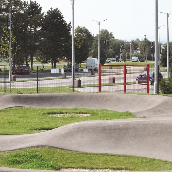 Modest – Wiśniowski, levert av Portmann AS